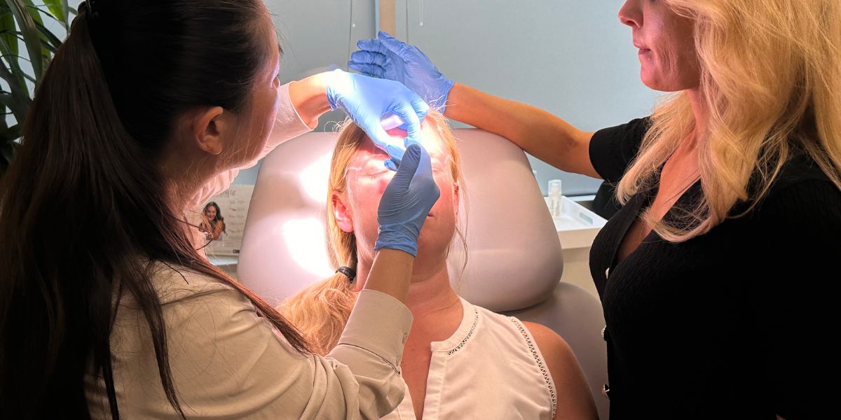 Woman recieves Botox® injection at the IAPAM's Hand's on Aesthetic Medicine Training