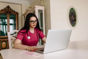 Online vs. Hands-On Botox® Training | IAPAM Online vs. Hands-On Botox® Training